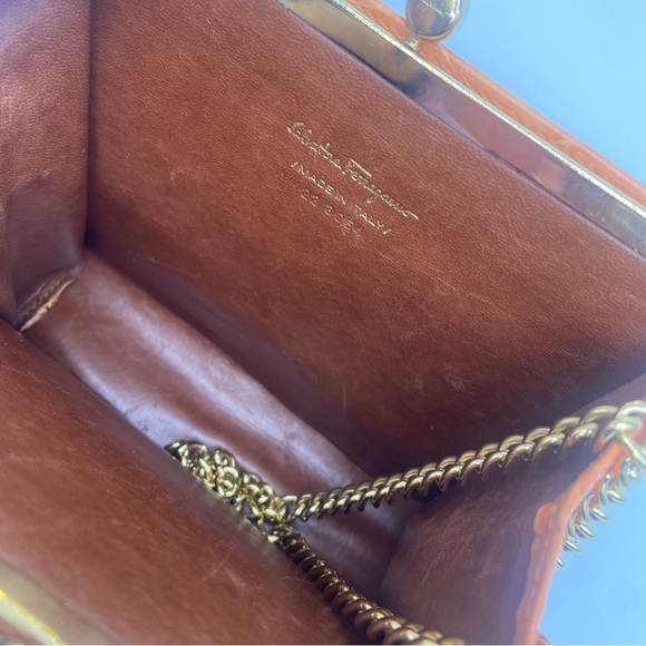 Salvatore Ferragamo Vara Bow Kiss Lock Shoulder Bag - Picture 5 of 12